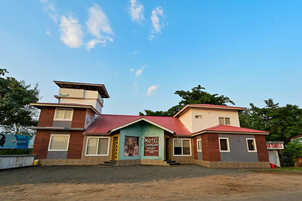 Kanha National Park hotels near Mukki Gate surrounded by forest and nature