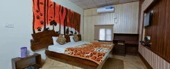 Kanha National Park hotels near safari gate with nature surroundings